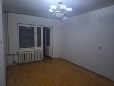 4 ком квартиру: 2 бөлмө, 49 кв. м, 106-серия, 4 кабат, Эски ремонт