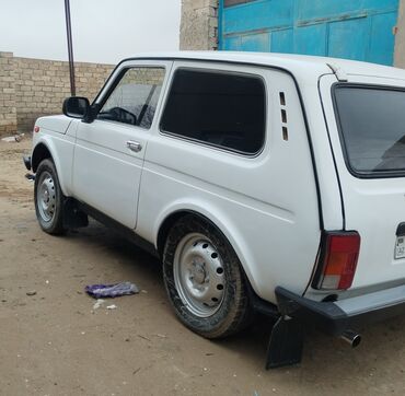 07 satisi: VAZ (LADA) 4x4 Niva: 1.7 l | 2010 il 313210 km Ofrouder/SUV