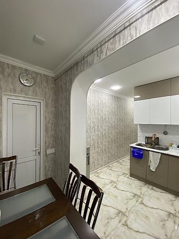 Uzunmüddətli kirayə mənzillər: 🏡 9 mərtəbəli binanın 6-cı mərtəbəsi 📐 125 kv.m 💰 167,000 AZN – — 12