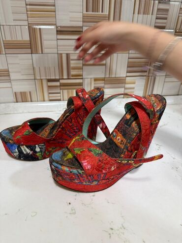 Basanoşka və səndəllər: Dolce & Gabbana, Ölçü: 38, rəng - Qırmızı, İşlənmiş
