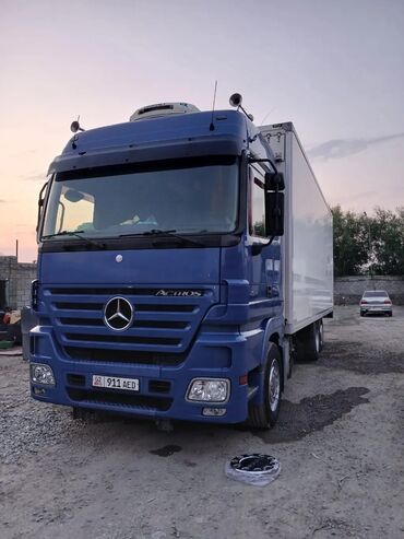 рефрижератор холодильник: Жүк ташуучу унаа, Mercedes-Benz
