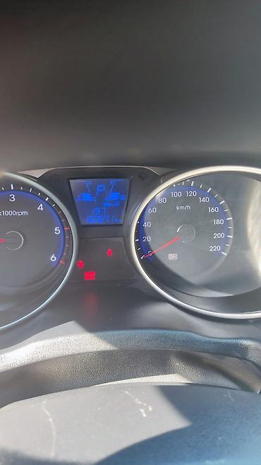 Hyundai: Hyundai ix35: 2 л | 2010 г. Кроссовер — 4