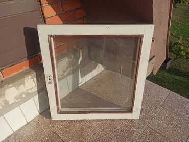 Prozori: Dva prozora bez okvira: veći 69x71,5cm duplo staklo i manji 50x47,5 — 7