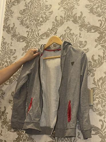 Kişi geyimləri: Uwag ucun 13-14 yas original GUESS kapüşonlu svitşot/hoodie - Rəng — 2