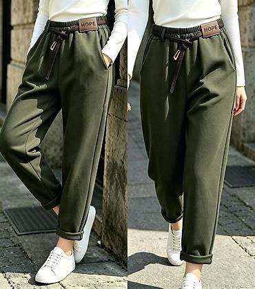 kais za struk: Ženske ležerne pantalone sa kaišem HOPE
2300 din
S M L — 2
