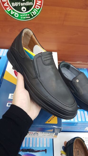 Ayaqqabılar: Kişi və qadın üçün müxtəlif üslubda komfort ayaqqabılar kolleksiyası — 12