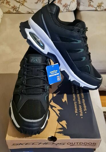 Botinkalar: Skechers Outdoor kişi idman ayaqqabısı 42 razmerdir, geyinilməyib