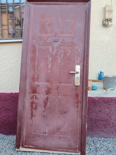 Дверь входная 86×200 замки работают цена 3000 сом