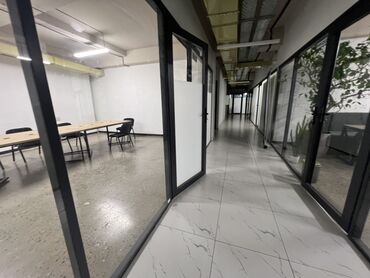 купить помещение под офис: Сатам Офистик 35 кв. м, Ремонту бар, Эмереги менен, Бизнес борбор, 4 кабат