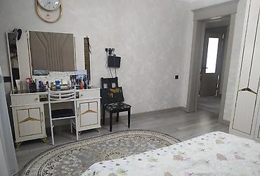 Продажа коттеджей и домов: Продаю 5 –комнатный дом. Адрес: Ак Ордо 2. Ленинский район Серия: Дом — 14