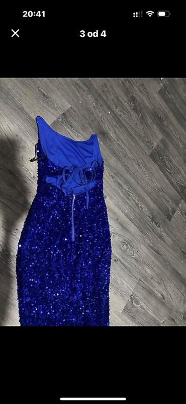 Haljine: Elegantna duga haljina sa šljokicama – kraljevsko plava - Model: uska — 2