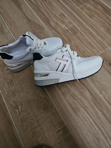 convers patike: Tom Tailor, 36.5, color - White at lalafo.rs convers patike: Tom Tailor, 36.5, color - White