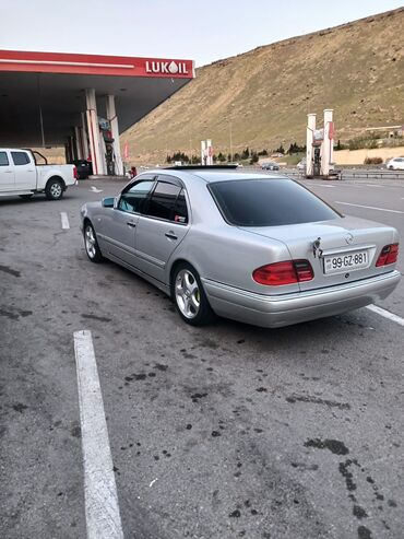 Mercedes-Benz: Mercedes-Benz E-Class: 2 l | 1998 il Sedan — 12