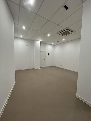 Коммерческая недвижимость: Сдаю Офисный кабинет: 32 м², В бизнес центре, С ремонтом, Первая линия, С отдельным санузлом, С системой безопасности — 3