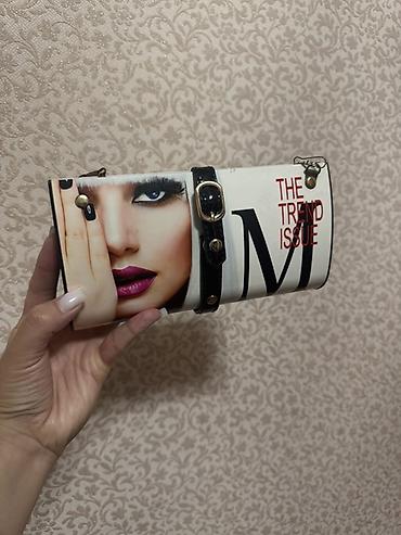 face: Сумка-клатч с принтом «The Trend Issue» - Форм‑фактор: цилиндрический — 4
