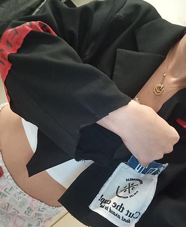 tigraste helanke: Kratki ženski blejzer sa patch detaljima - Model: krojeni, skraćeni — 4