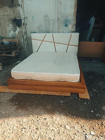 Çarpayı – qaldırıla bilən baza və başlıqla - Ölçü: təxmini 160x200 sm
