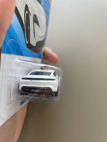 İncəsənət və kolleksiyalar: Hot Wheels – Porsche Taycan Turbo S (HW EV seriyası) - Model: Porsche — 3