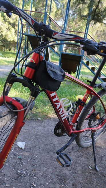 велосипед benetti: Продаю горный велосипед с именем Titanic рама алюминиевая размер