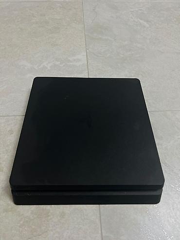Игровая приставка Sony PlayStation 4 Slim в черном цвете. Компактная