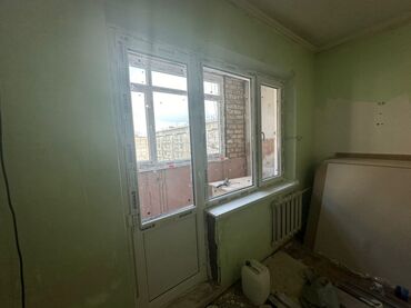купить пластиковые ведра: Пластиковый блок для выхода на балкон: дверь + трехстворчатое окно -