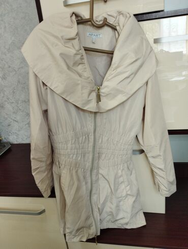 Демисезонные куртки: Продаю 1)осенне-весеннюю подросковую куртку 40-42размер.Синего — 18