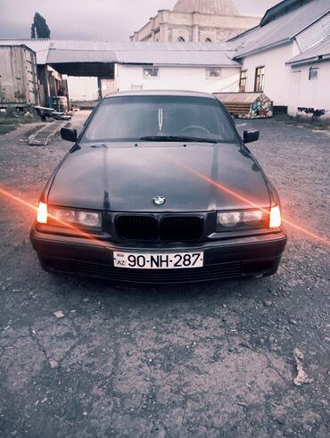 maşın logoları: BMW 318: 1.8 l | 1998 il Sedan