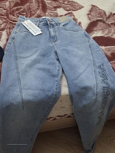 Cinslər: Balenciaga loqolu mavi cins şalvar - Model: yüksək belli — 1