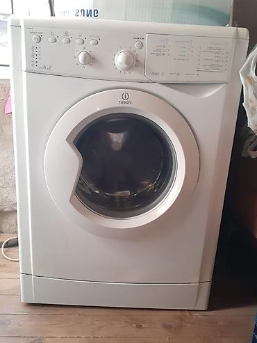 Бытовая техника: Стиральная машина Indesit, 5 кг, Б/у, Автомат, Без сушки — 1