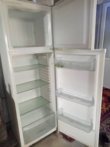 магниты на холодильник: Холодильник Hisense, Б/у, Двухкамерный, 60 * 170 *