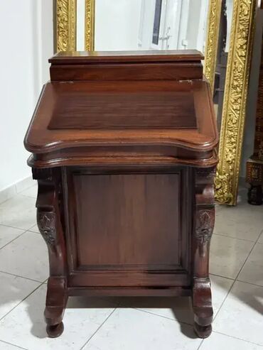 Stilski radni stolovi: Sekreter / dečiji pisaci sto – Dobro stanje 🪑 Širina: 56 cm, Dubina — 3