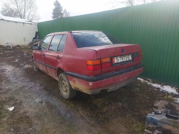 Volkswagen: Volkswagen Vento: 1993 г., 1.8 л, Механика, Бензин, Седан