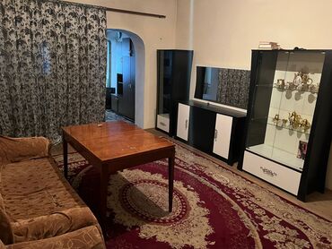 kiraye evler razinde 1 otaqli: Sabunchuda yoldan 150m məsafədə kiraye ev verilir. Umumi sahesi 65kv.2