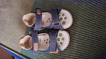 высокая детская обувь: Chicco brendine mexsus ushaq ayaggabisi 21razmer,yenidir,istifade