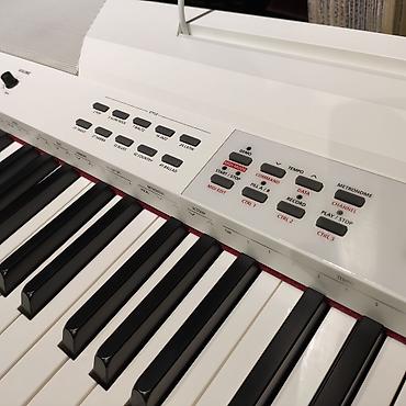 Musiqi alətləri: Elekto piano Kurzweil KA-90 Polifoniya:128 Klavişlər:88 Səslər:20 — 5