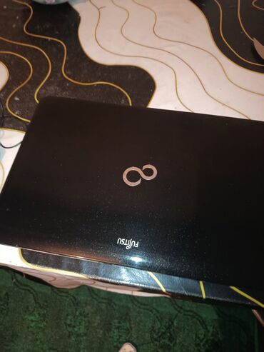 Elektron kitablar: Fujitsu noutbuk Xüsusiyyətlər: - Marka: Fujitsu - Korpusu qara