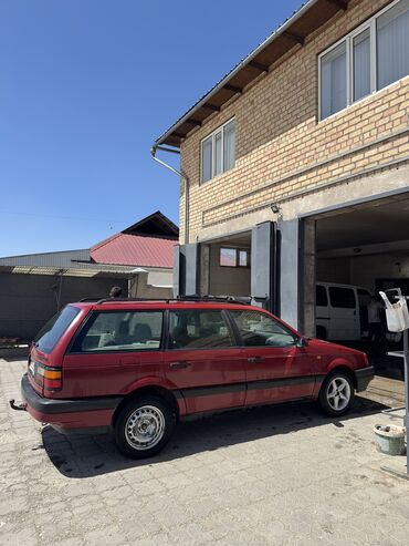 Volkswagen: Volkswagen Passat: 1992 г., 1.8 л, Механика, Бензин, Седан