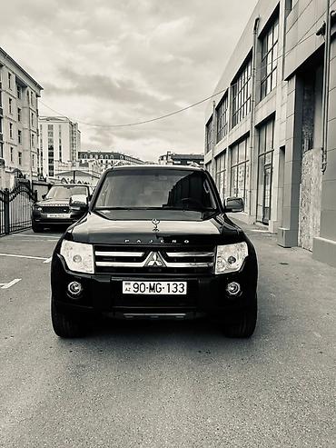Mitsubishi: Mitsubishi Pajero (qara rəng, 5 qapı, iri SUV) Xüsusiyyətlər: - Tam — 1