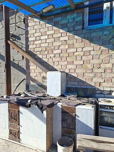 Продажа коттеджей и домов: Продаётся кирпичный двухэтажный дом. площадь дома 140кв.м, площадь — 16