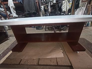 Furniture: Drveni klub-sto sa slike, širine 56 cm dužine 120 cm visine 50 — 1