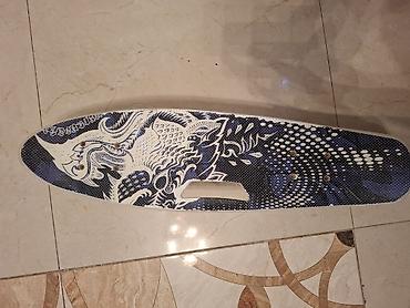 Skateboard / kruyzer lövhəsi. Kompakt ölçülü, şəhərdaxili sürüş və