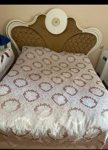 Кухонные гарнитуры: Б/у, Двуспальная кровать, С матрасом