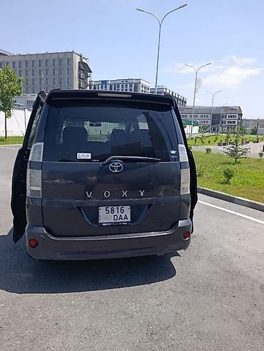Voyah: Toyota Voxy: 2004 г., 2 л, Автомат, Бензин, Минивэн — 7