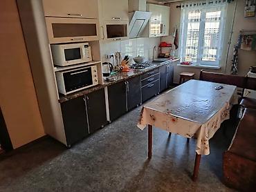 Продажа коттеджей и домов: Продам капитальный дом 83 кв.метров и участком 5 соток, в доме 5 — 10