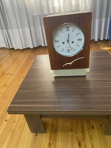 Əntiq saatlar: Taxta korpuslu, retro üslubda dizayn edilmiş masa saatı. Roma — 16