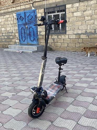 Электросамокаты: Elektrikli skuter – oturacaqlı, güclü batareya bloku və iri gövdə — 4
