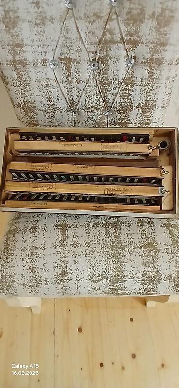 концерт инстасамки в баку: Harmonium/akkordeon tipli qədim klavişli nəfəsli musiqi aləti - — 4