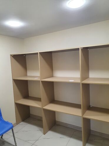 Mağazalar: 90kvlıq obyekt. Qeyri yaşayış çıxarışı var. Bütün kommunal sistemlə — 4