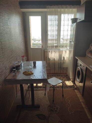 Uzunmüddətli kirayə mənzillər: Xetai çoxmərtəbəli binada geniş və işıqlı mənzil. Xüsusiyyətlər: - — 2