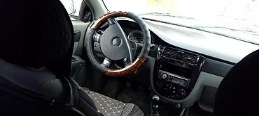 Другие автомобили: Седан серебристого цвета, 4 двери, просторный салон с чехлами на — 11